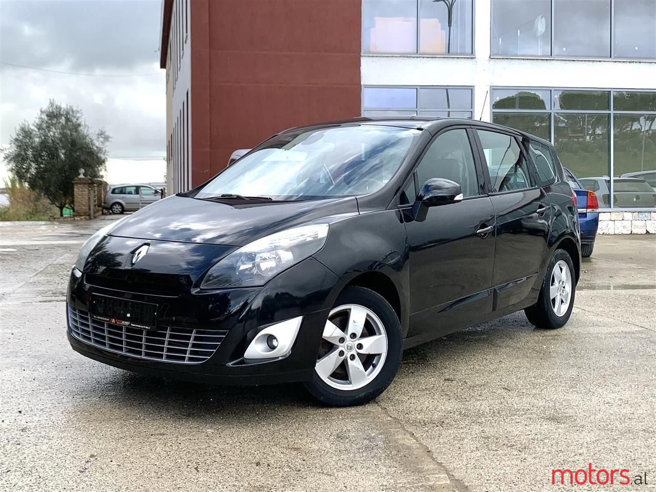 2011' Renault Scenic photo #1