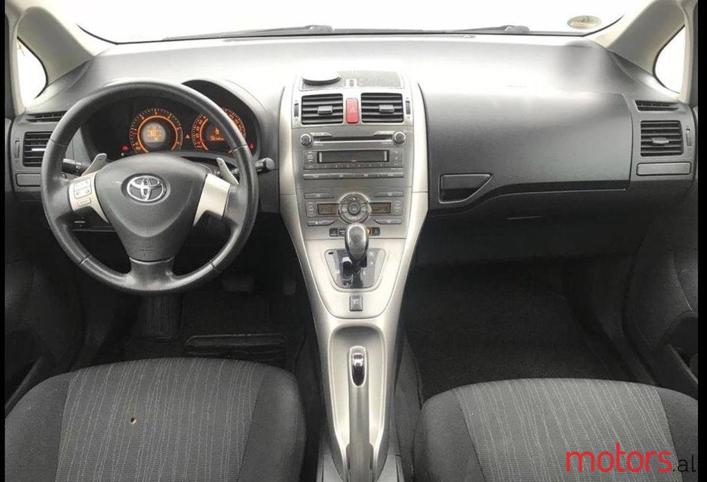 2008' Toyota Auris photo #1