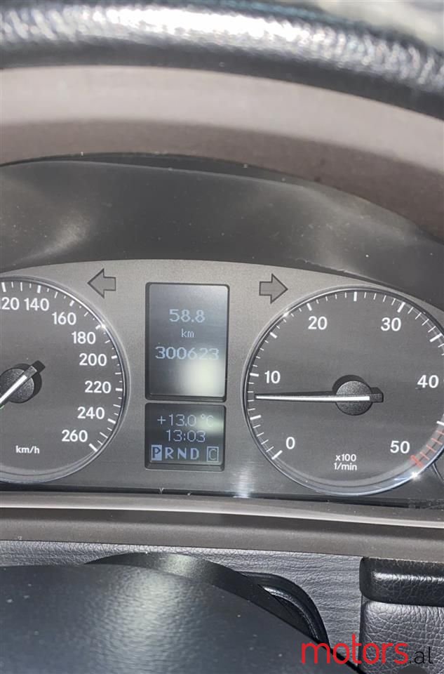 2005' Mercedes-Benz 220 photo #2