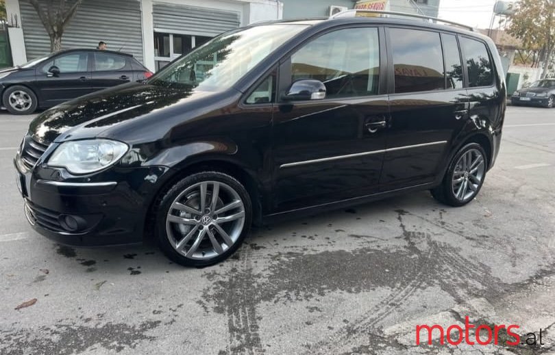 2007' Volkswagen Touran photo #5