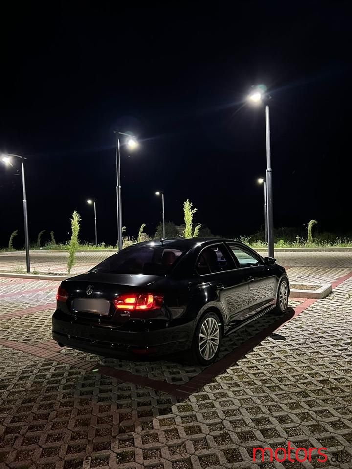 2012' Volkswagen Jetta photo #3