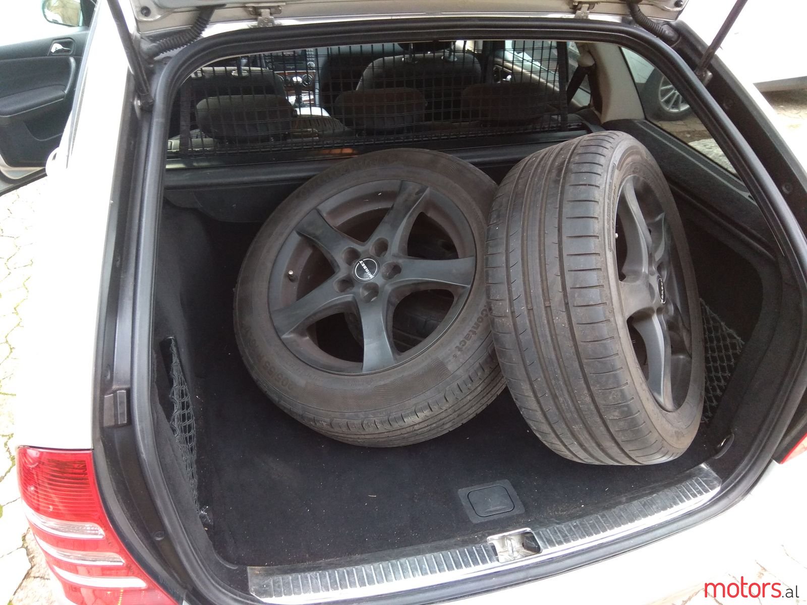 2004' Mercedes-Benz C-Class photo #2