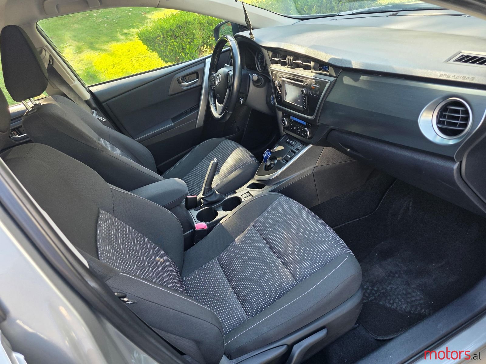 2013' Toyota Auris photo #6
