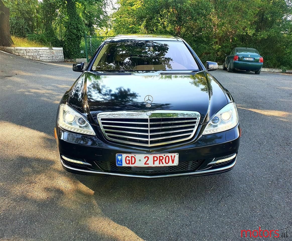 2011' Mercedes-Benz S 550 photo #5