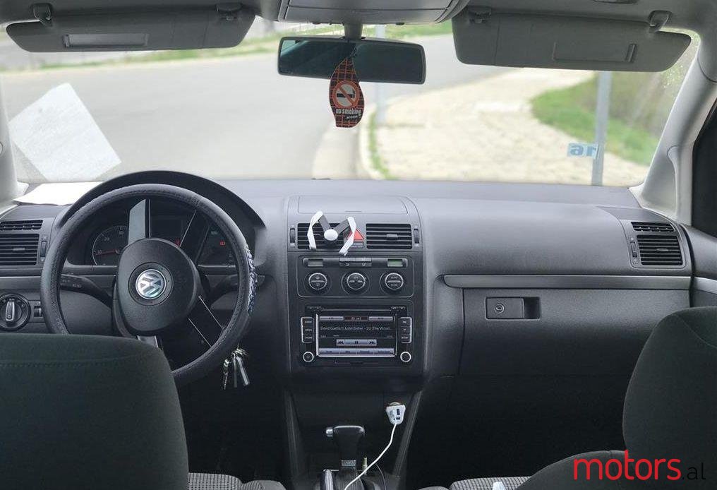 2005' Volkswagen Touran photo #1