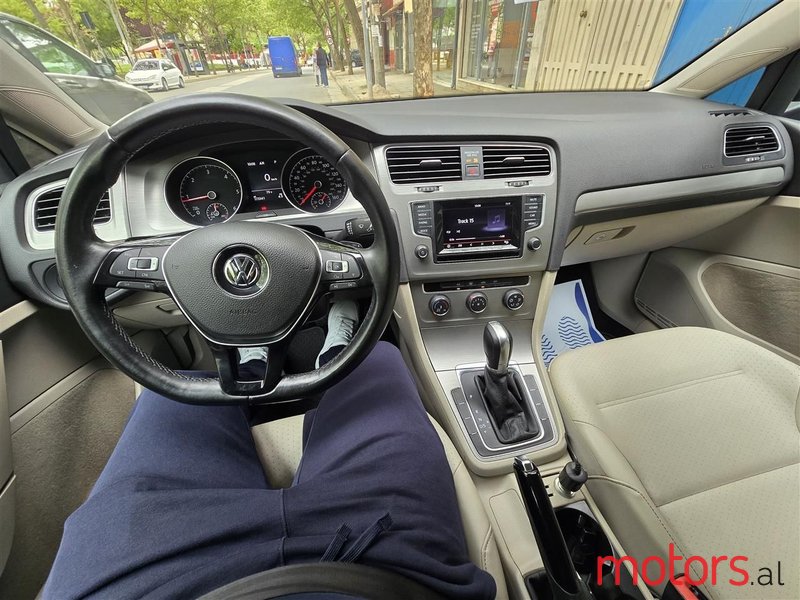 2015' Volkswagen Golf photo #5