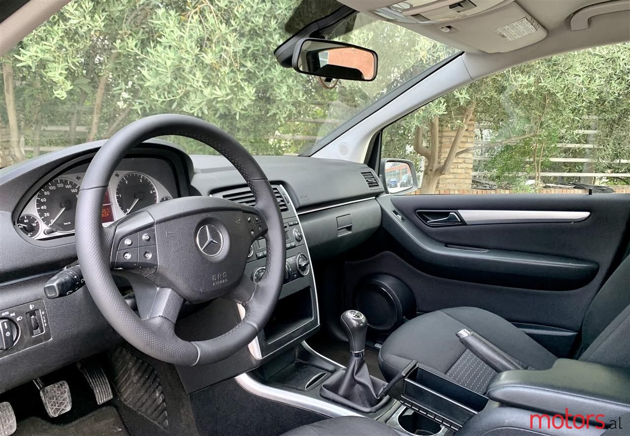 2010' Mercedes-Benz B 180 photo #2