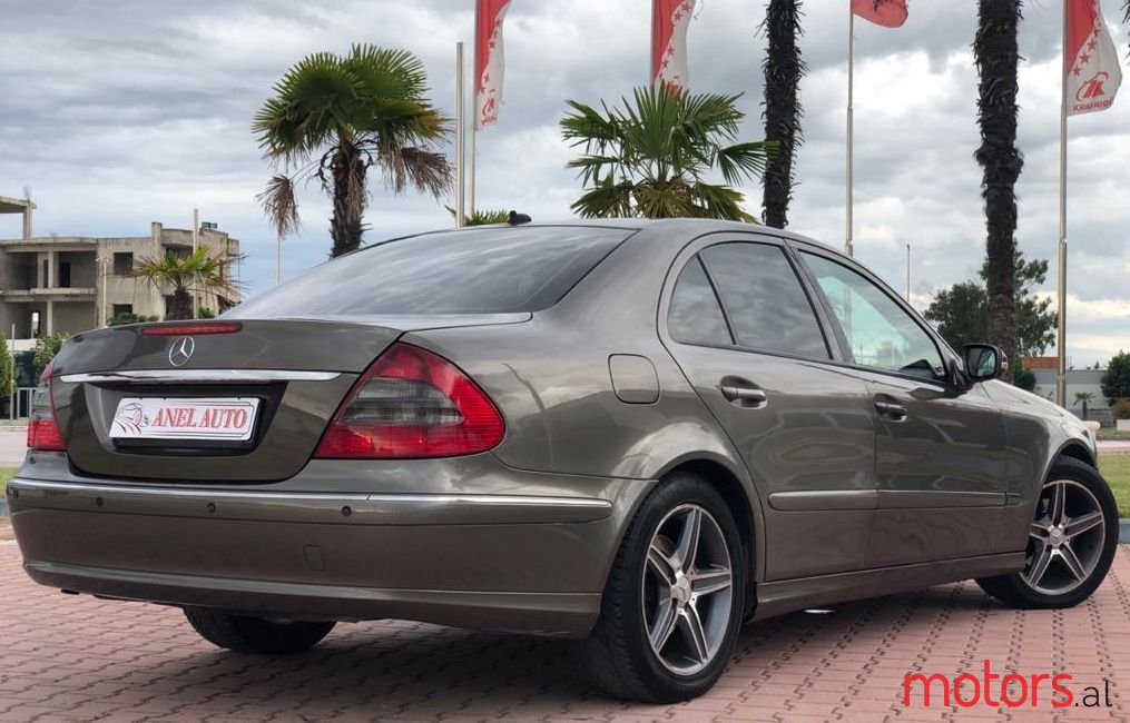 2009' Mercedes-Benz E 220 photo #1