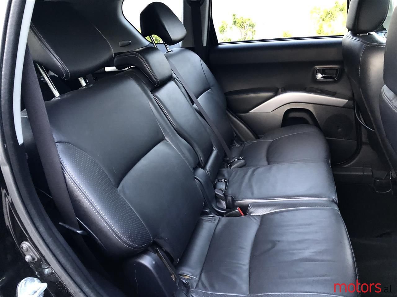 2008' Mitsubishi Outlander photo #2