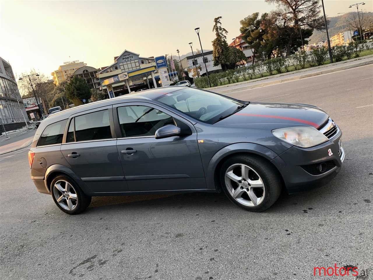 2008' Opel Astra photo #2