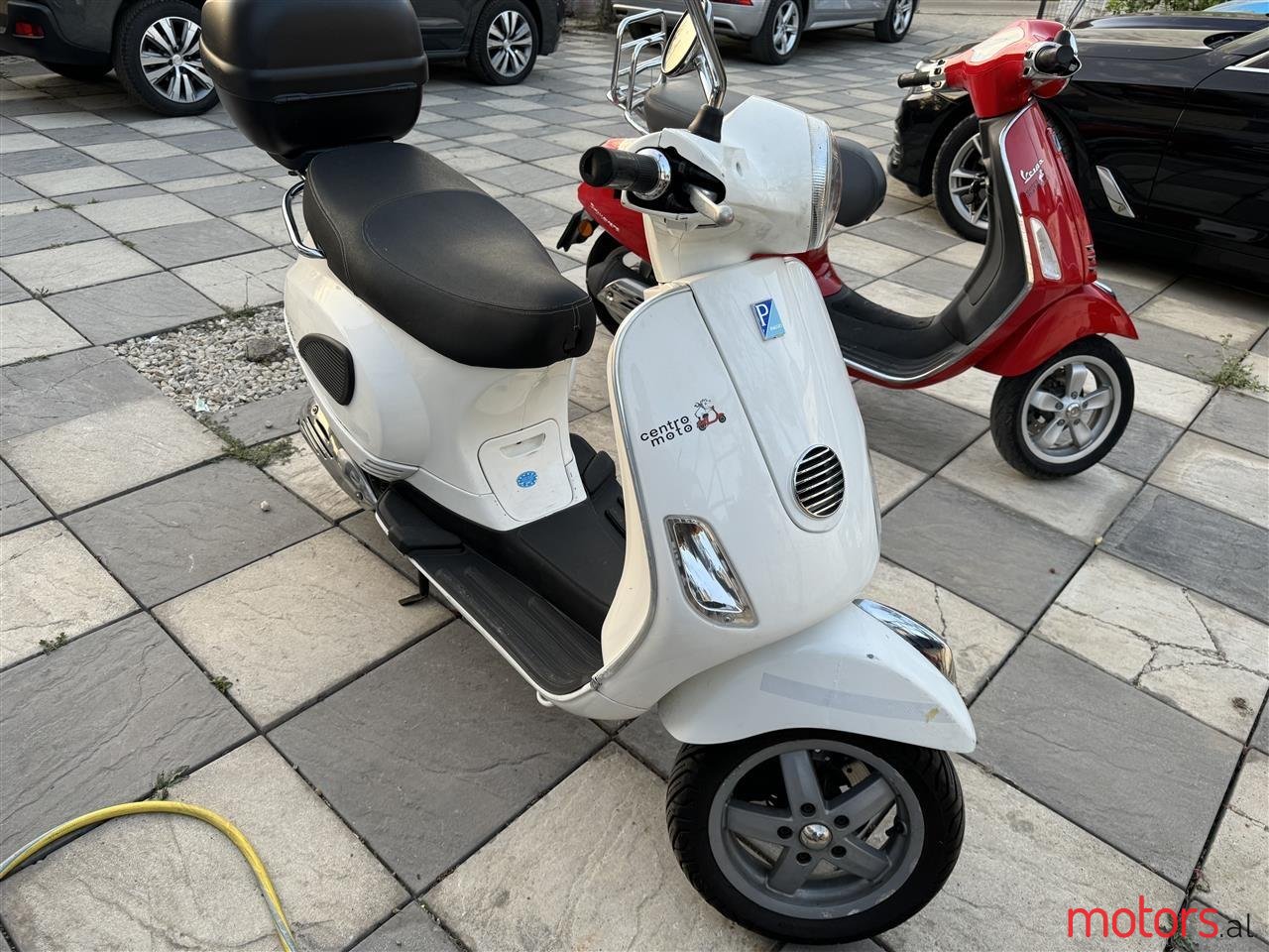 2010' Vespa LX photo #1