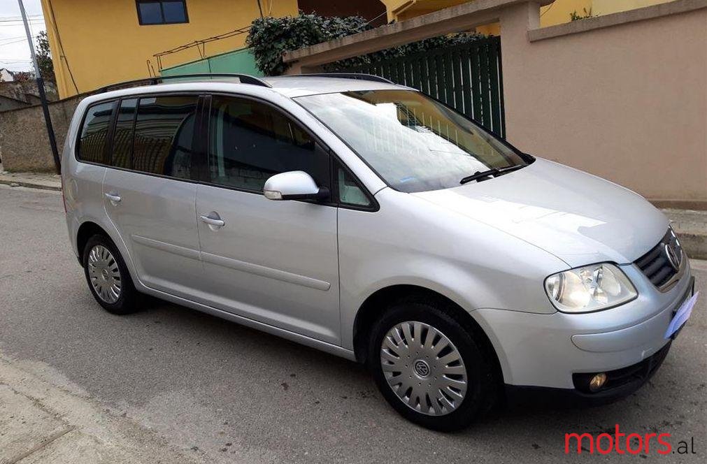 2004' Volkswagen Touran photo #2