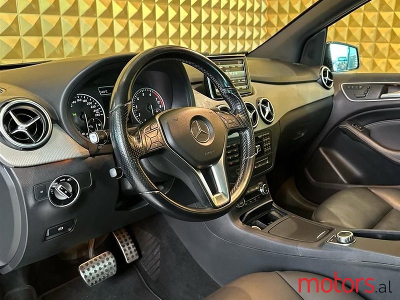 2014' Mercedes-Benz B 250 photo #3