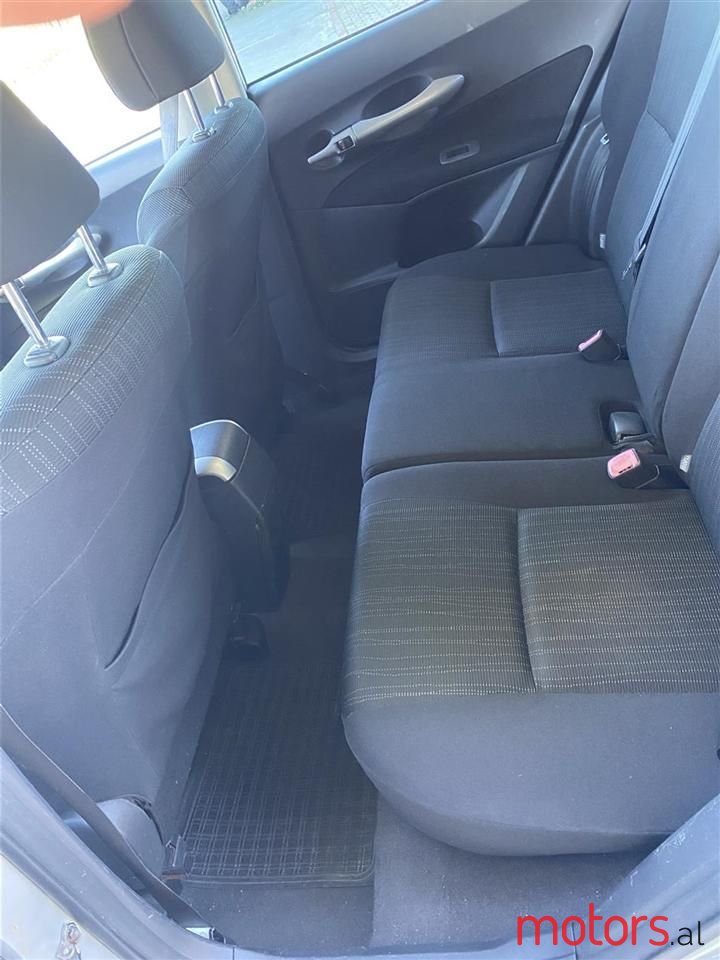 2007' Toyota Auris photo #5