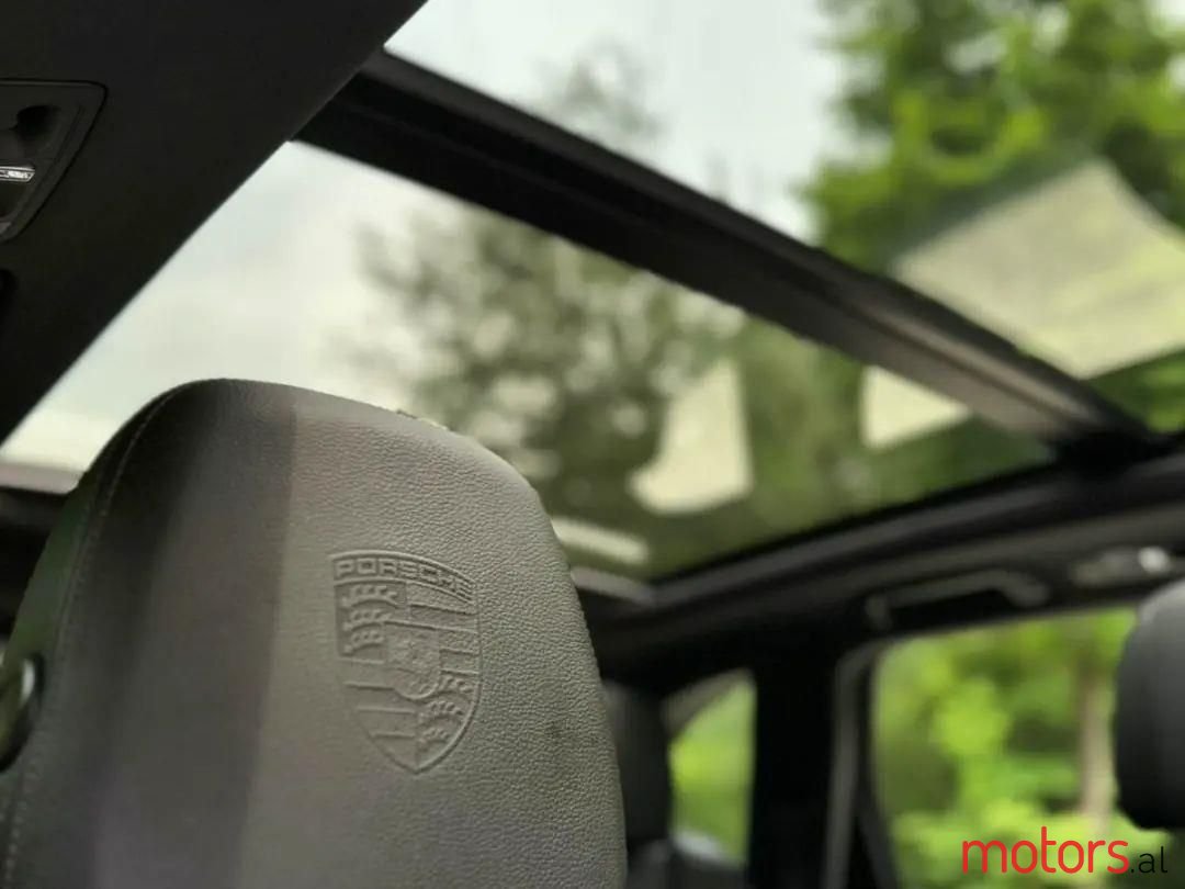 2015' Porsche Cayenne photo #6