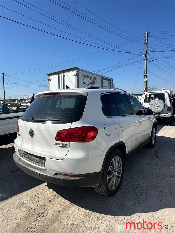 2013' Volkswagen Tiguan photo #2
