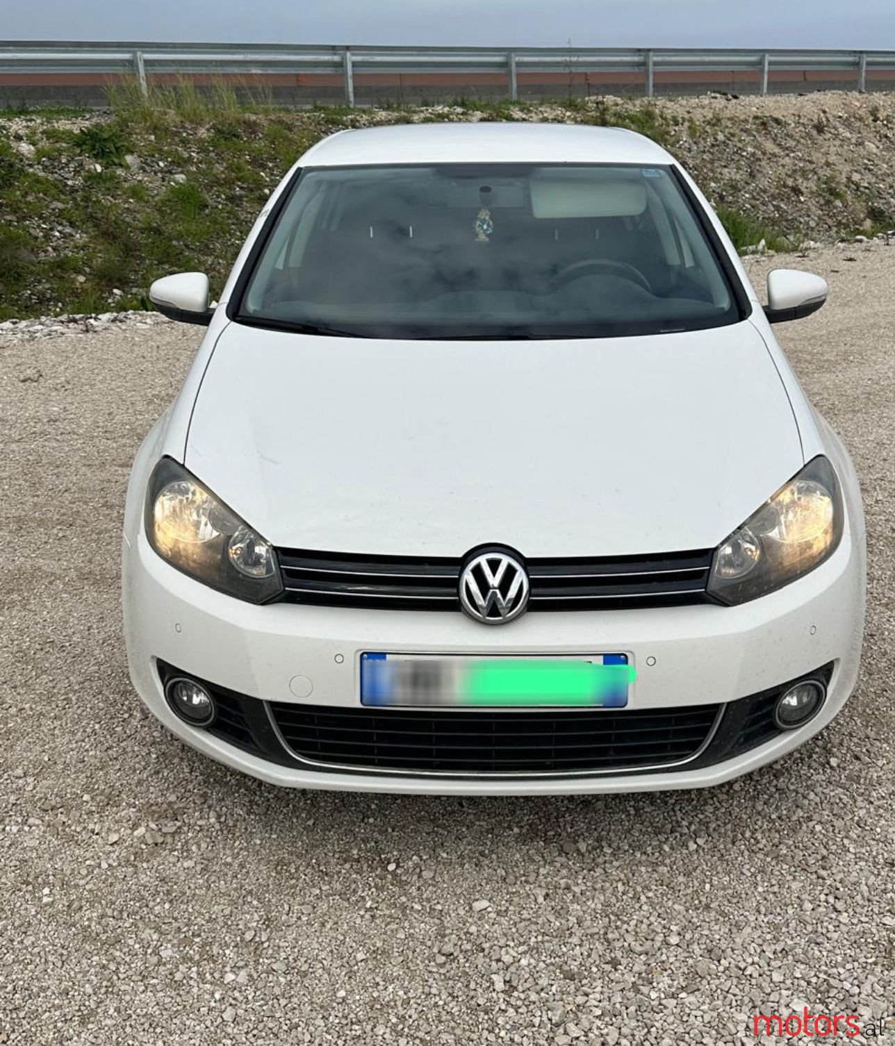 2011' Volkswagen Golf photo #5