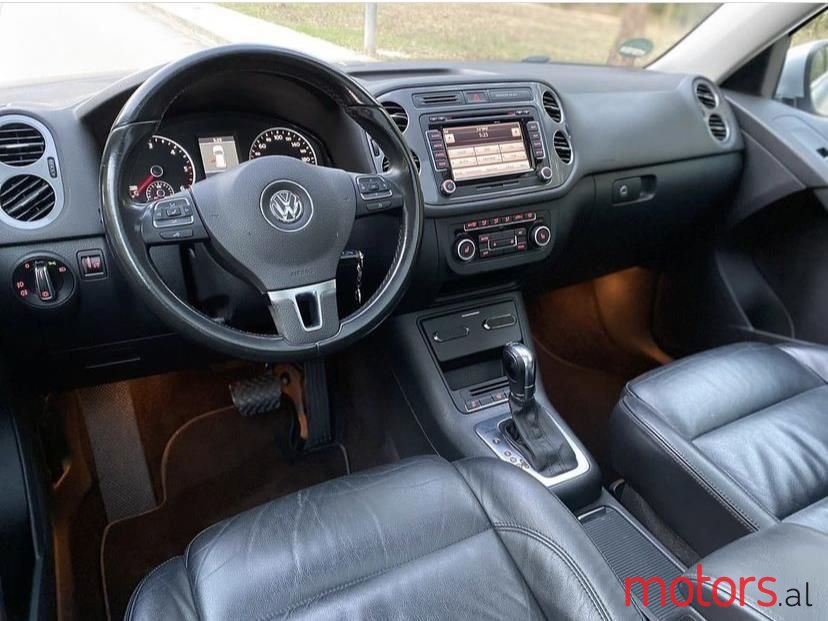 2012' Volkswagen Tiguan photo #4