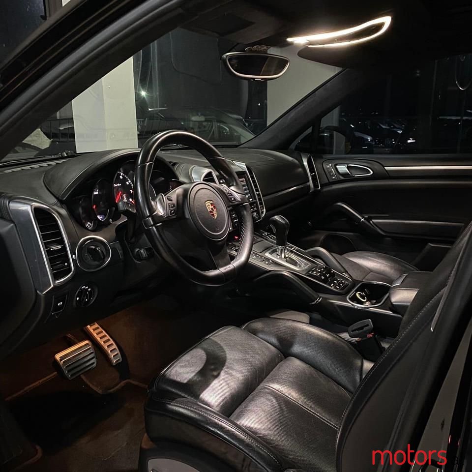 2010' Porsche Cayenne photo #5
