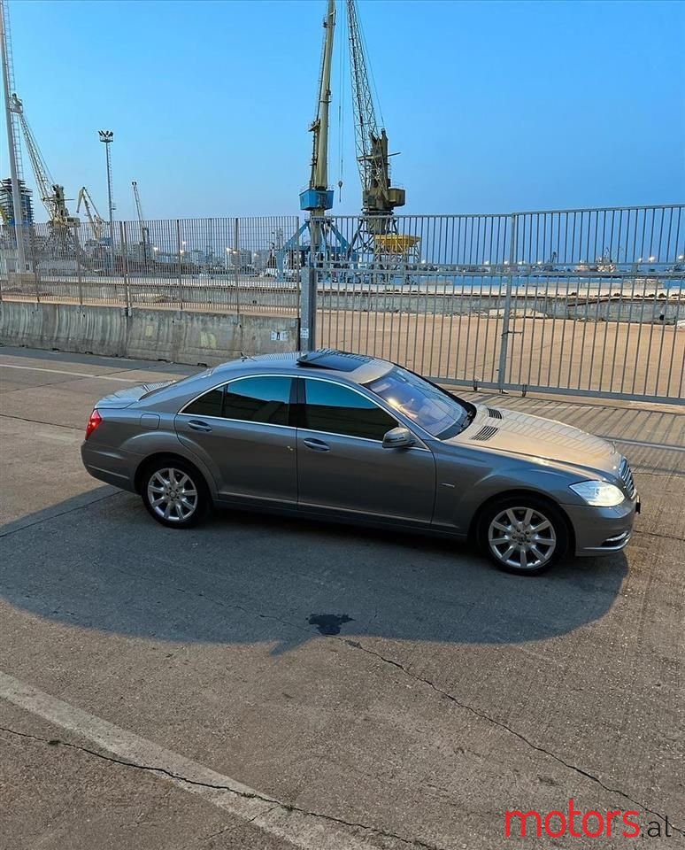 2011' Mercedes-Benz S 500 photo #2