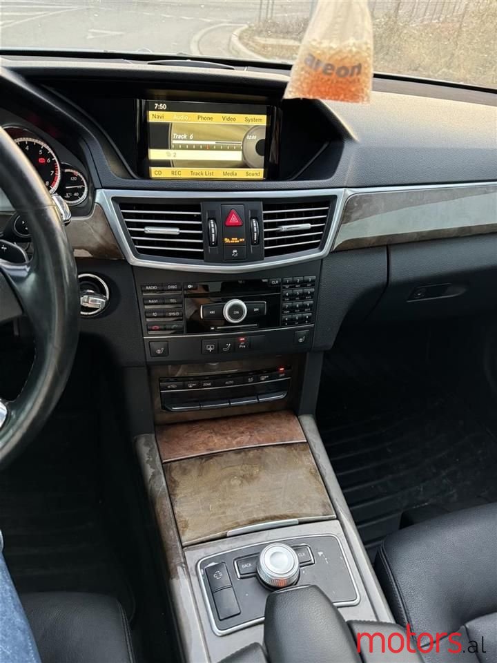 2010' Mercedes-Benz E 350 photo #6