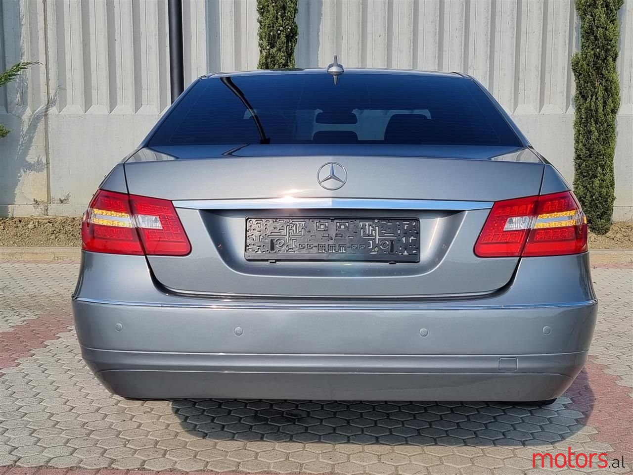 2011' Mercedes-Benz E 220 photo #5