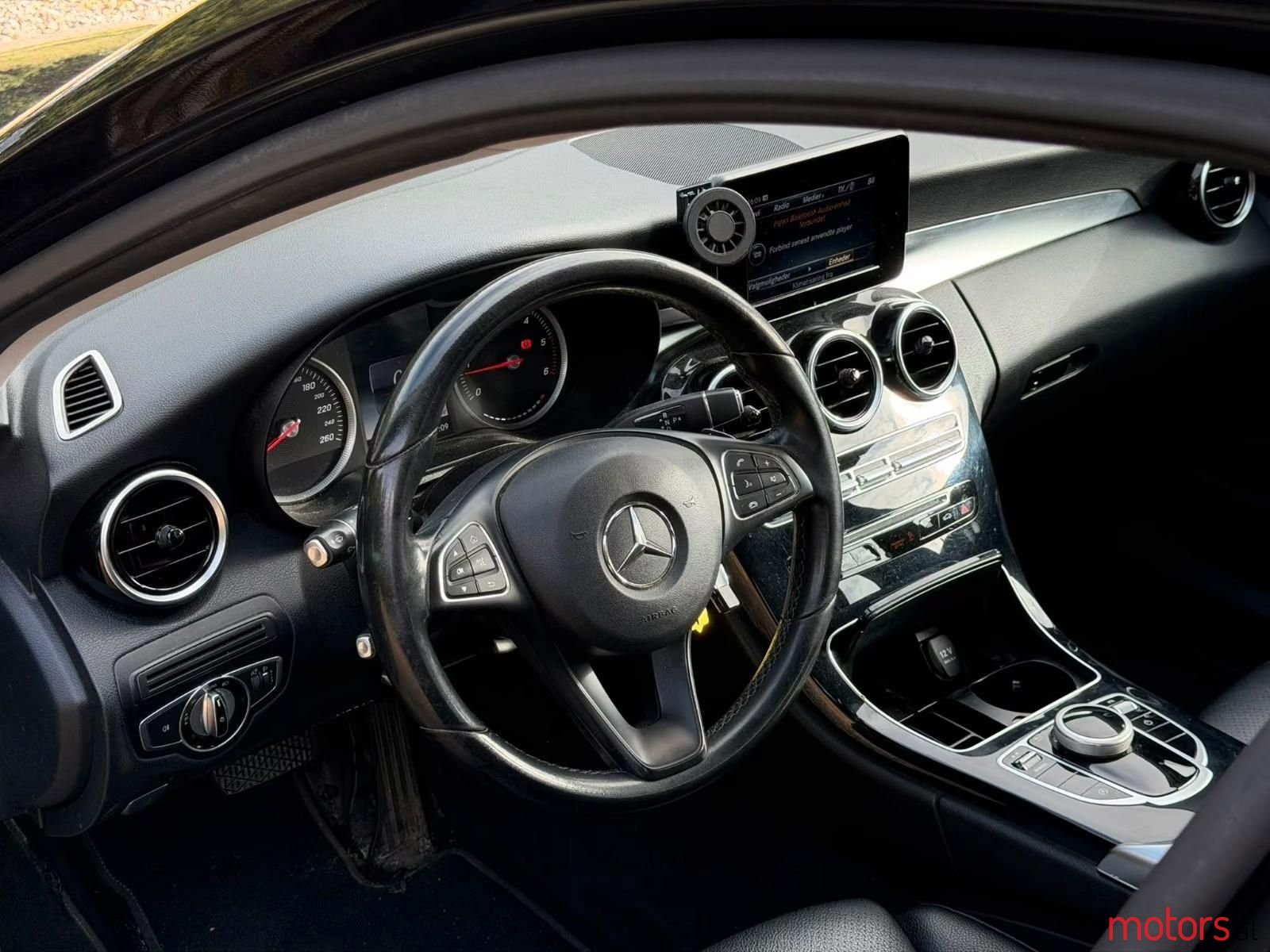 2016' Mercedes-Benz C 200 photo #3