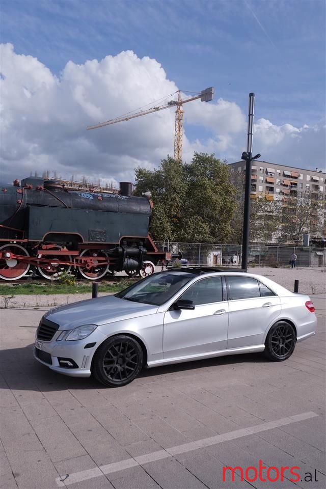 2011' Mercedes-Benz E 55 AMG photo #2