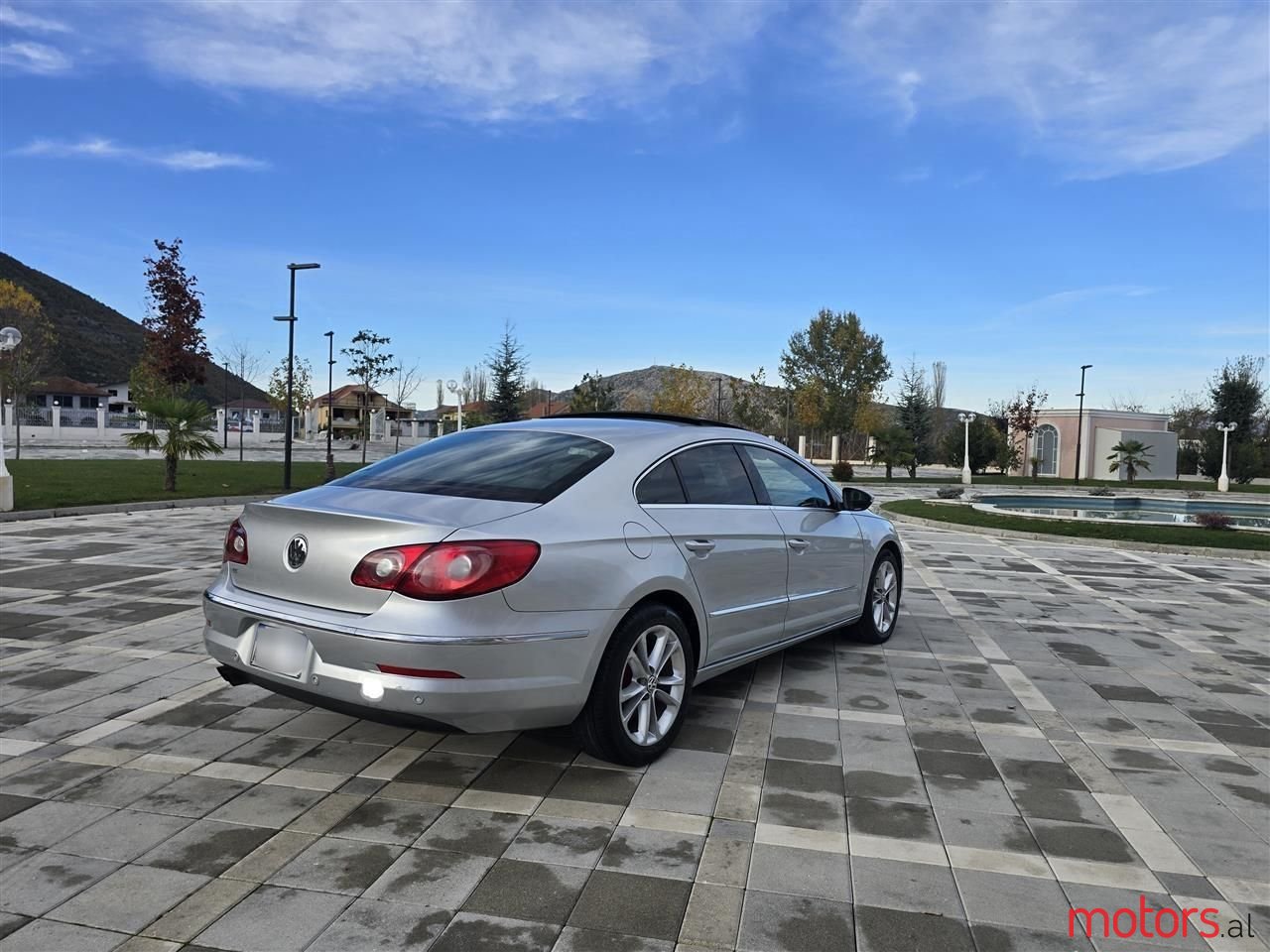 2011' Volkswagen Passat photo #3