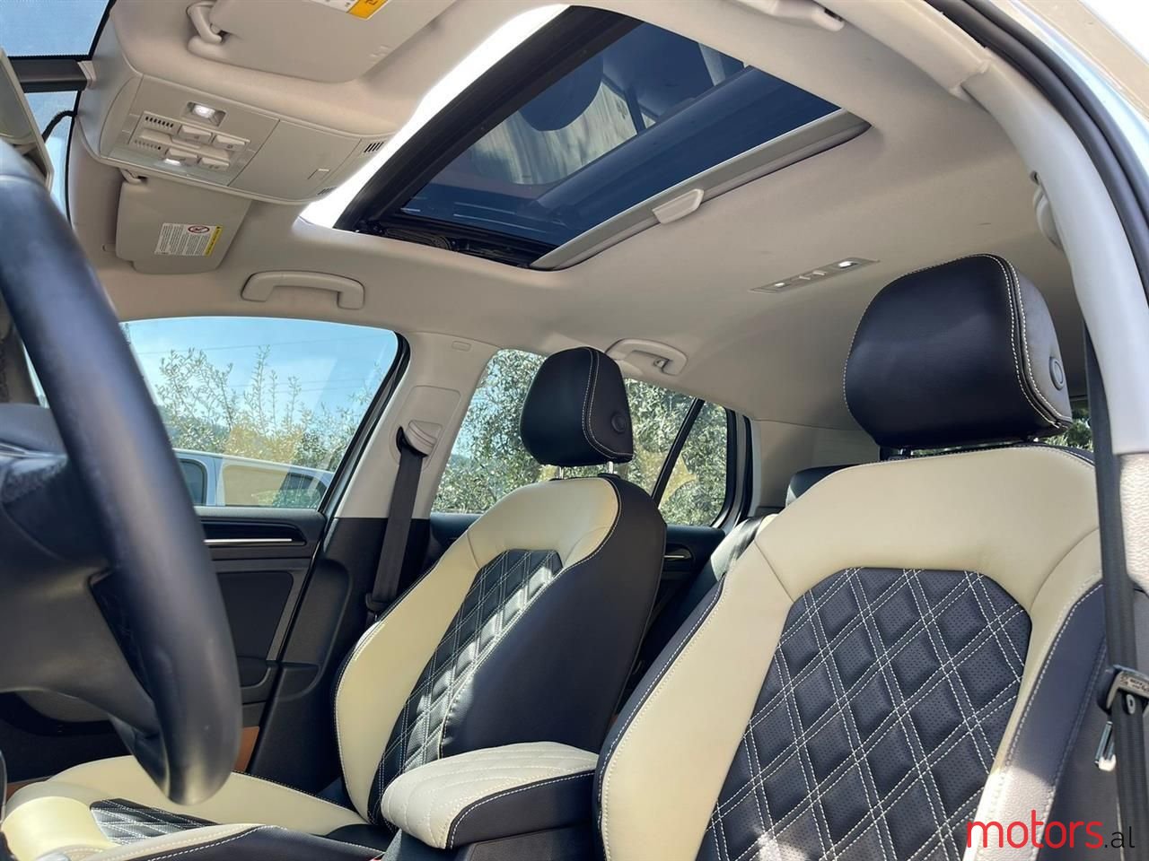 2015' Volkswagen Golf photo #5