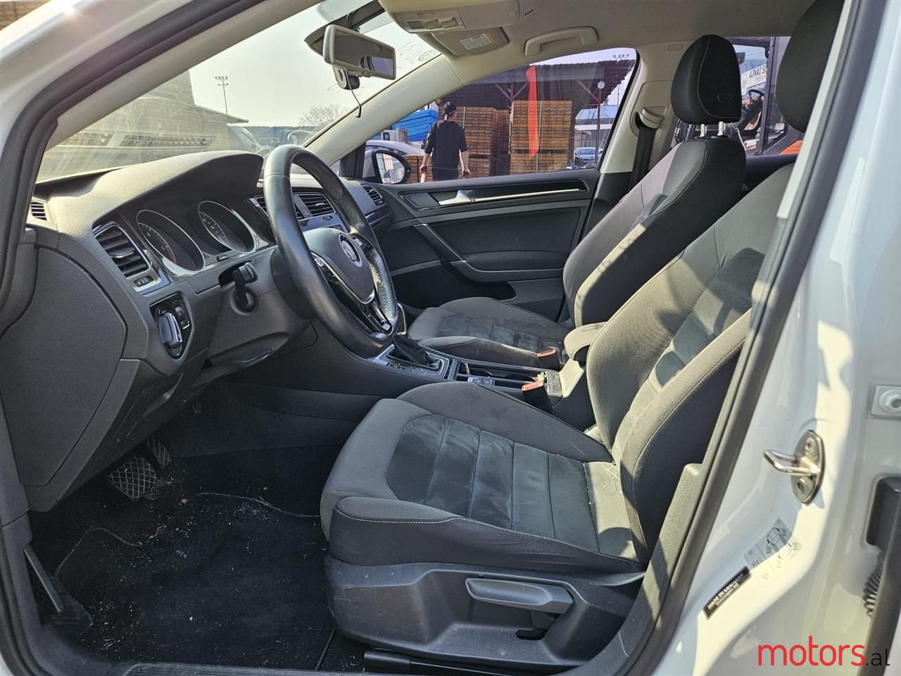 2014' Volkswagen Golf photo #3