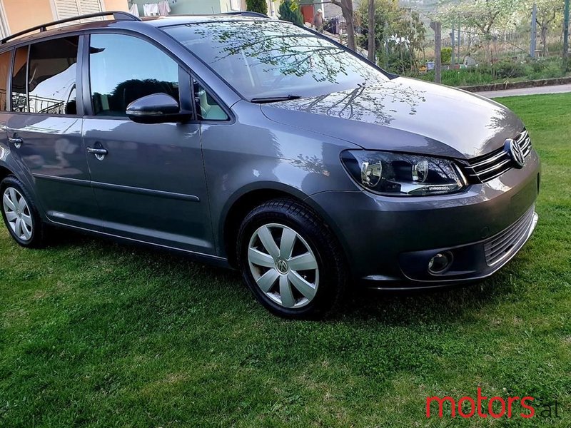 2010' Volkswagen Touran photo #6