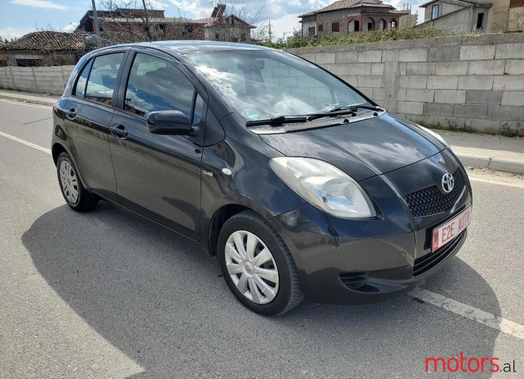 2006' Toyota Yaris photo #2