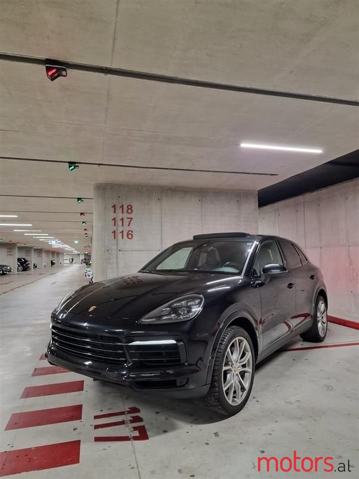 2020' Porsche Cayenne photo #1