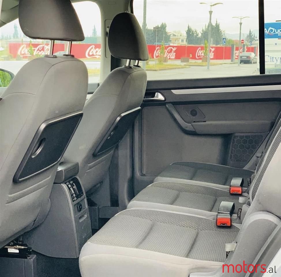 2011' Volkswagen Touran photo #6