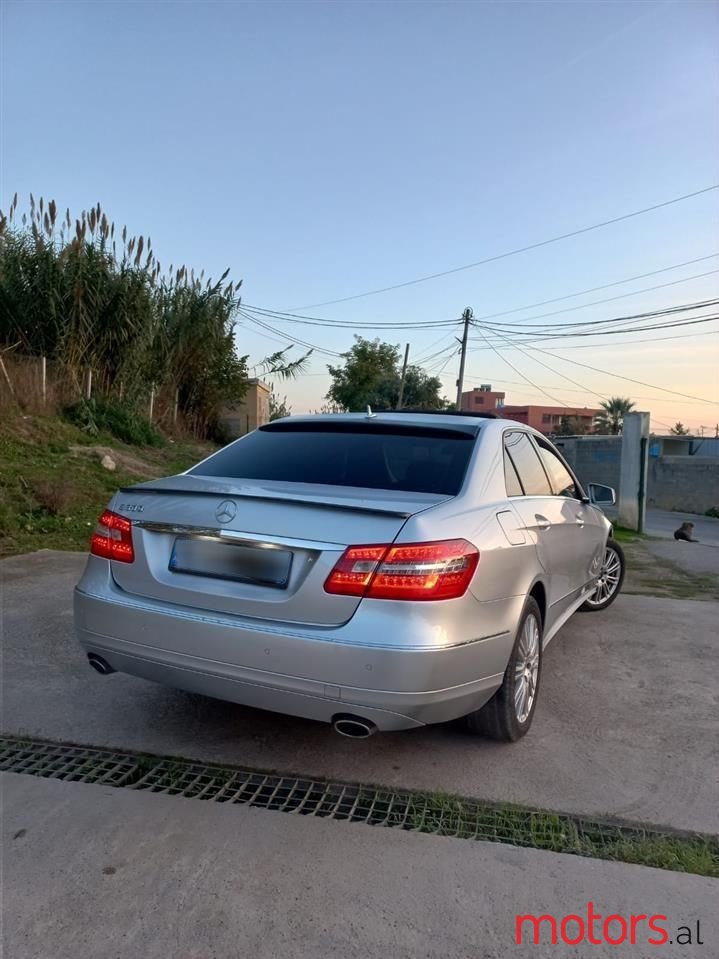 2010' Mercedes-Benz E 300 photo #4