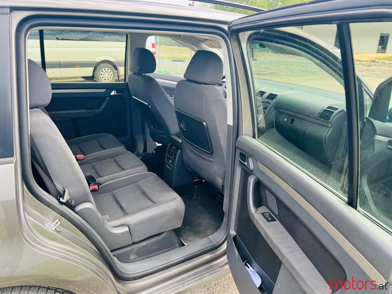 2007' Volkswagen Touran photo #1