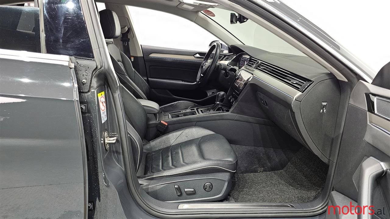 2019' Volkswagen Arteon photo #2