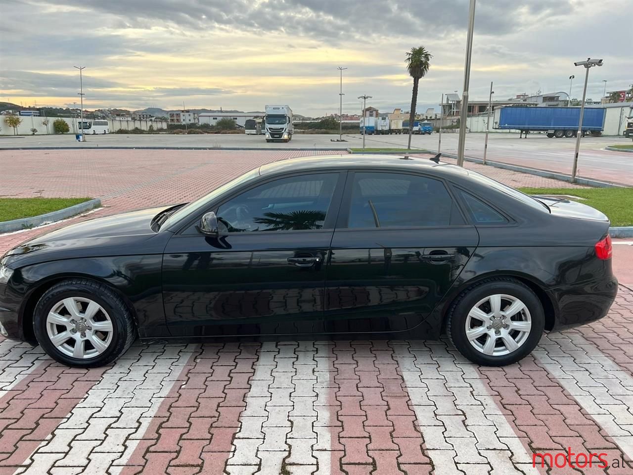 2010' Audi A4 photo #2