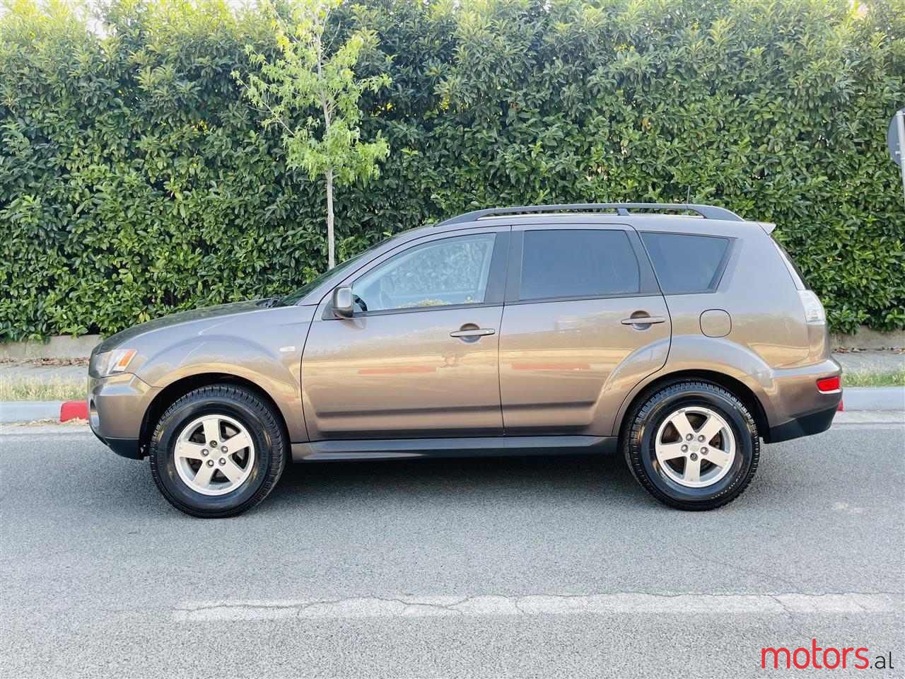 2011' Mitsubishi Outlander photo #4