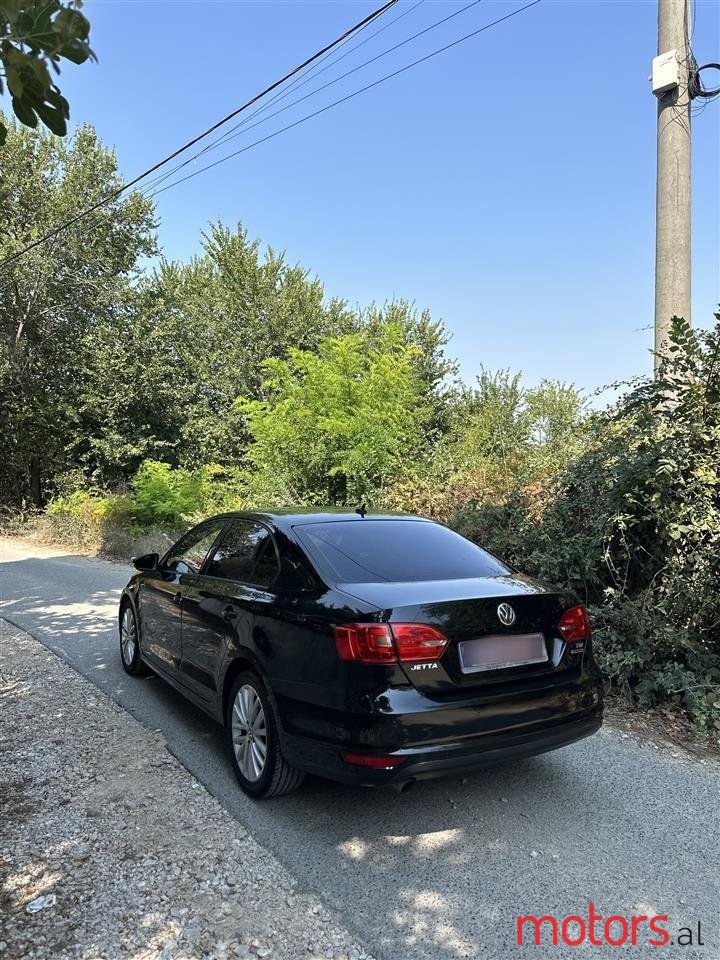 2012' Volkswagen Jetta photo #2