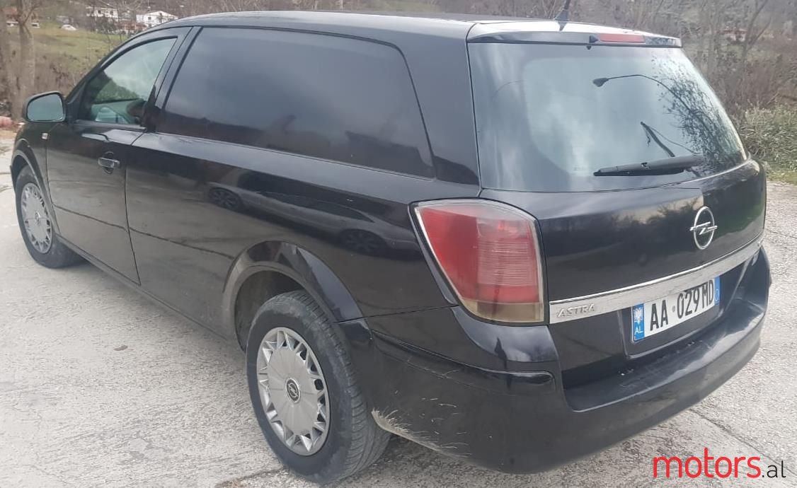 2010' Opel Astra photo #3