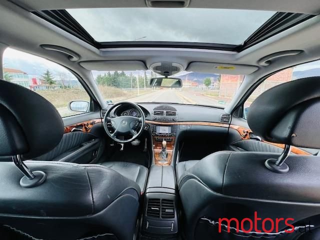 2004' Mercedes-Benz E 240 photo #4