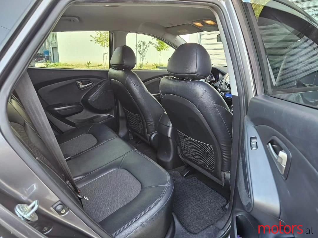 2010' Hyundai Tucson photo #2