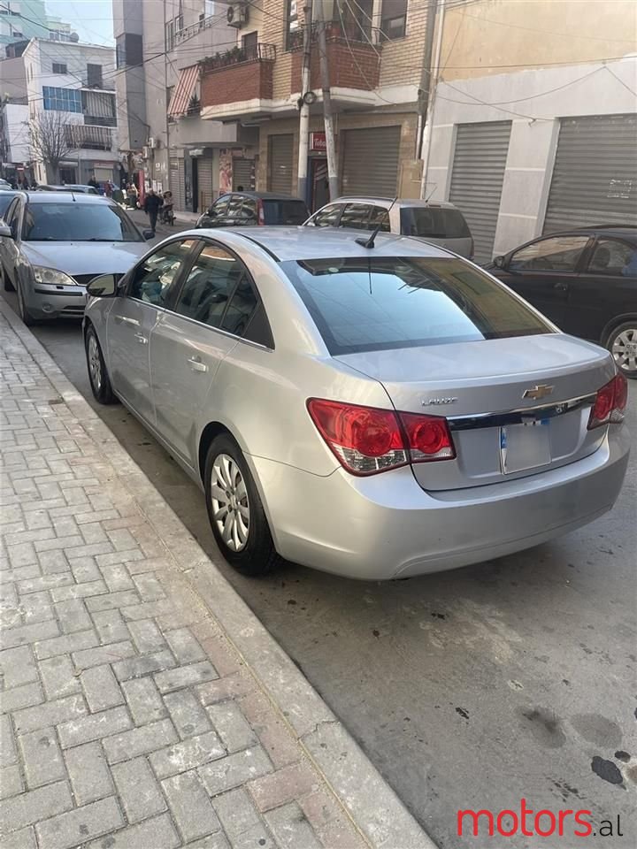 2011' Chevrolet Cruze photo #2