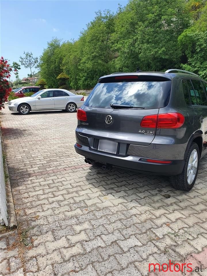 2012' Volkswagen Tiguan photo #4