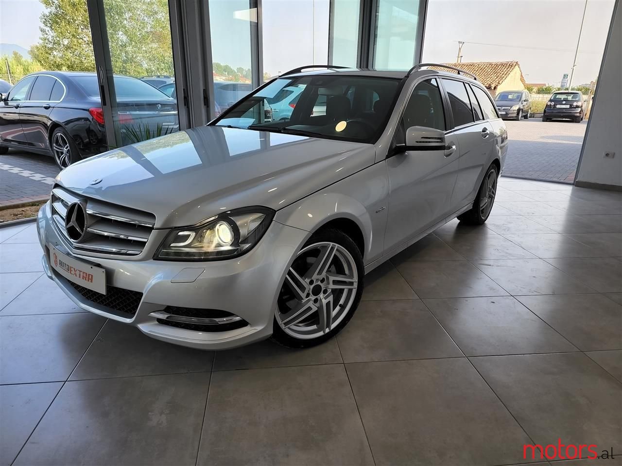 2011' Mercedes-Benz 220 photo #1