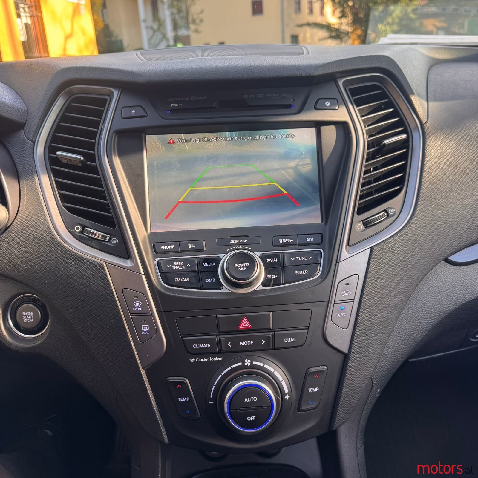 2013' Hyundai Santa Fe photo #2