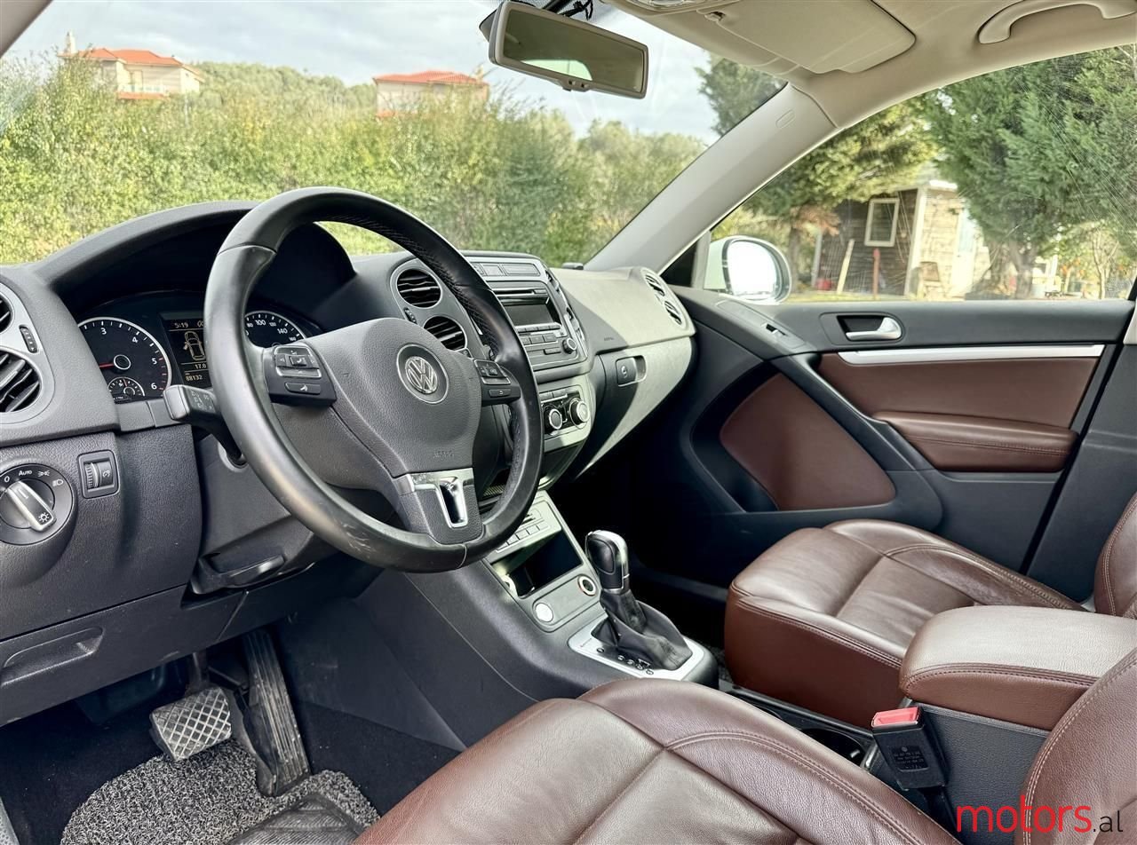 2015' Volkswagen Tiguan photo #5