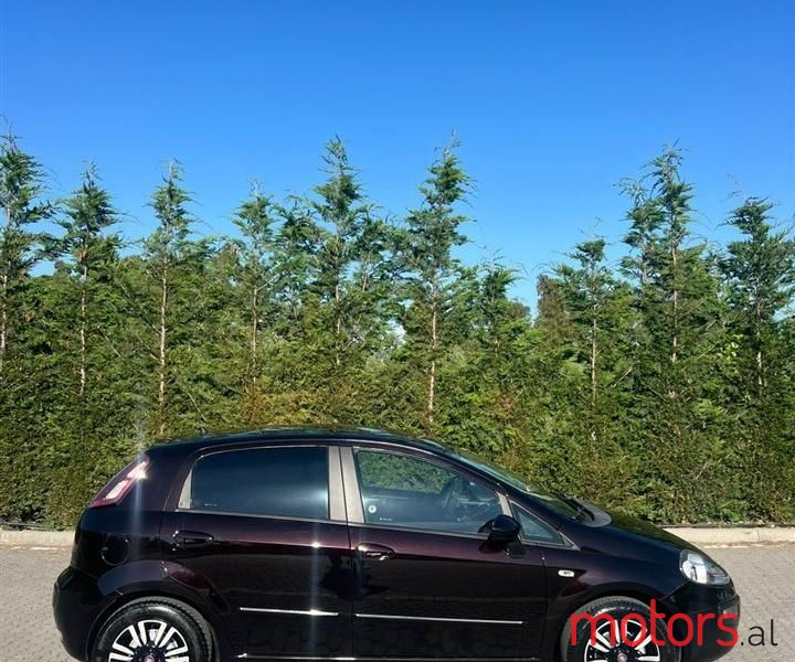 2010' Fiat Punto Evo photo #3
